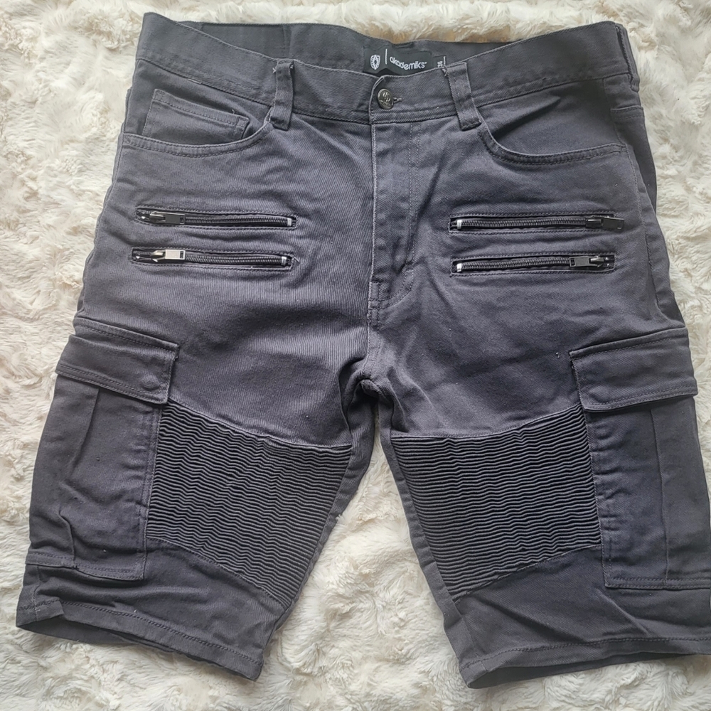 Akademiks 36W Gray